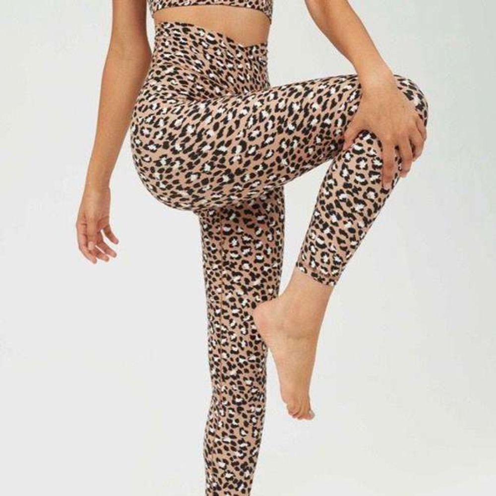 NWT Aerie Offline Neutral Leopard Crossover Leggings Sz S - Picture 1 of 11